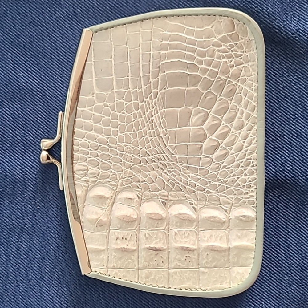 Wilsons Leather - croc embossed leather bundle coin pouch & checkbook holder - Picture 10 of 14